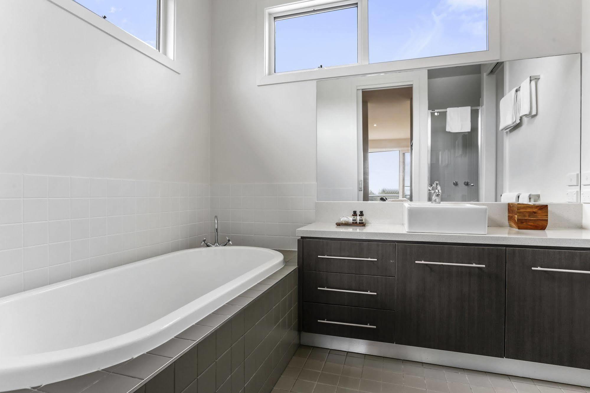 12 Apostles Accommodation Anchors Beach House With Sea Views Port Campbell Exteriör bild